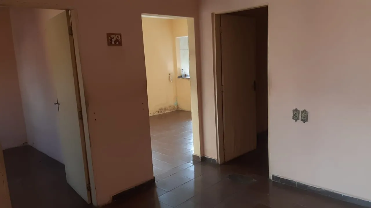 Imagem Casa Comercial à Venda em Votorantim-SP - 3 Quartos, 1 Sala, 1 Banheiro, 1 Vaga de Garagem - Imperdível!