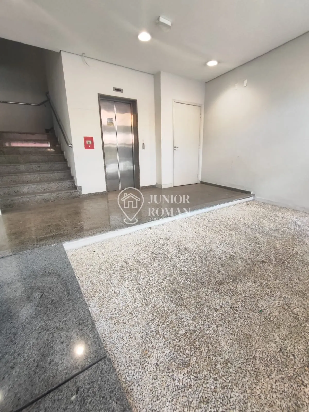 Imagem PRÉDIO COMERCIAL 2.579M² COM 35 VAGAS - EX AGÊNCIA BANCÁRIA EM SBC
