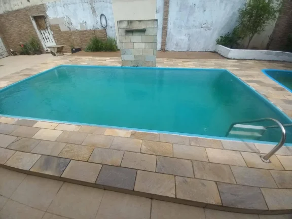 Casa Térrea com 2 Piscina em Bairro Residencial - Peruíbe