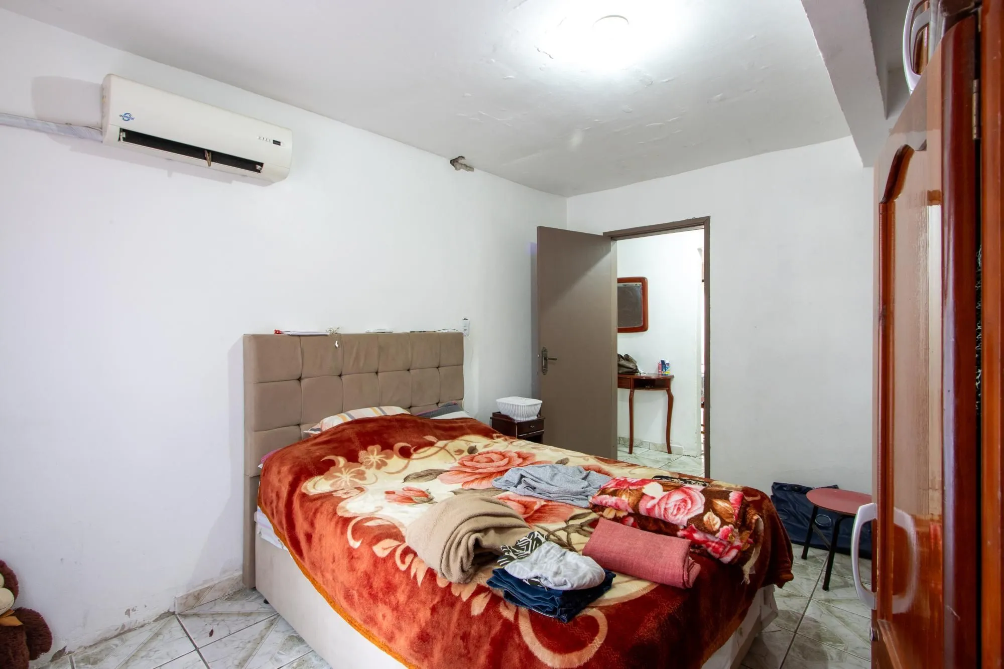 Imagem Casa ampla de 2 pavimentos com 4 dormitórios, 1 suite e 4 vagas no bairro Santa Tereza!