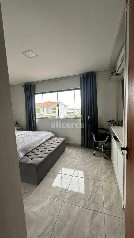 Imagem Oportunidade Única - Casa à Venda com Piscina I 2 Dormitórios I 1 Suíte I 2 Vagas de Garagem - em Areias do meio Governados Celso Ramos - SC