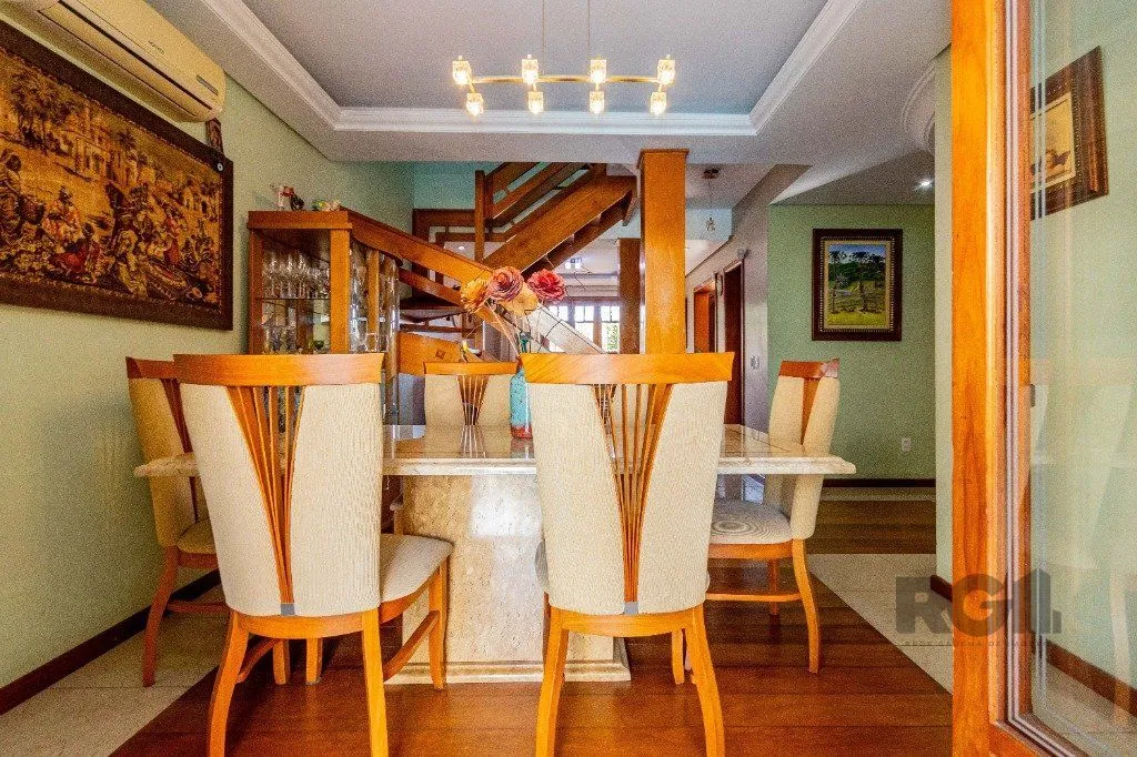 Imagem Casa de 4 dormitórios 304m² no bairro Jardim Lindóia