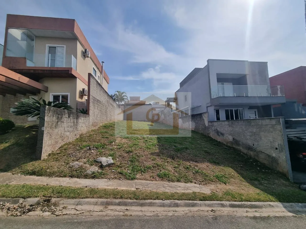 Imagem 252 metros, terreno lindo, Região Próximo ao Templo Budista Zulai