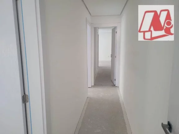 Imagem No bairro Bom Fim, prédio de 2 andares com pátio