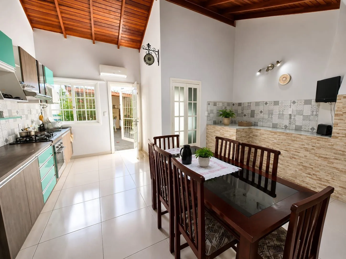 Imagem Casa 03 dormitórios no bairro Guarujá em Porto Alegre