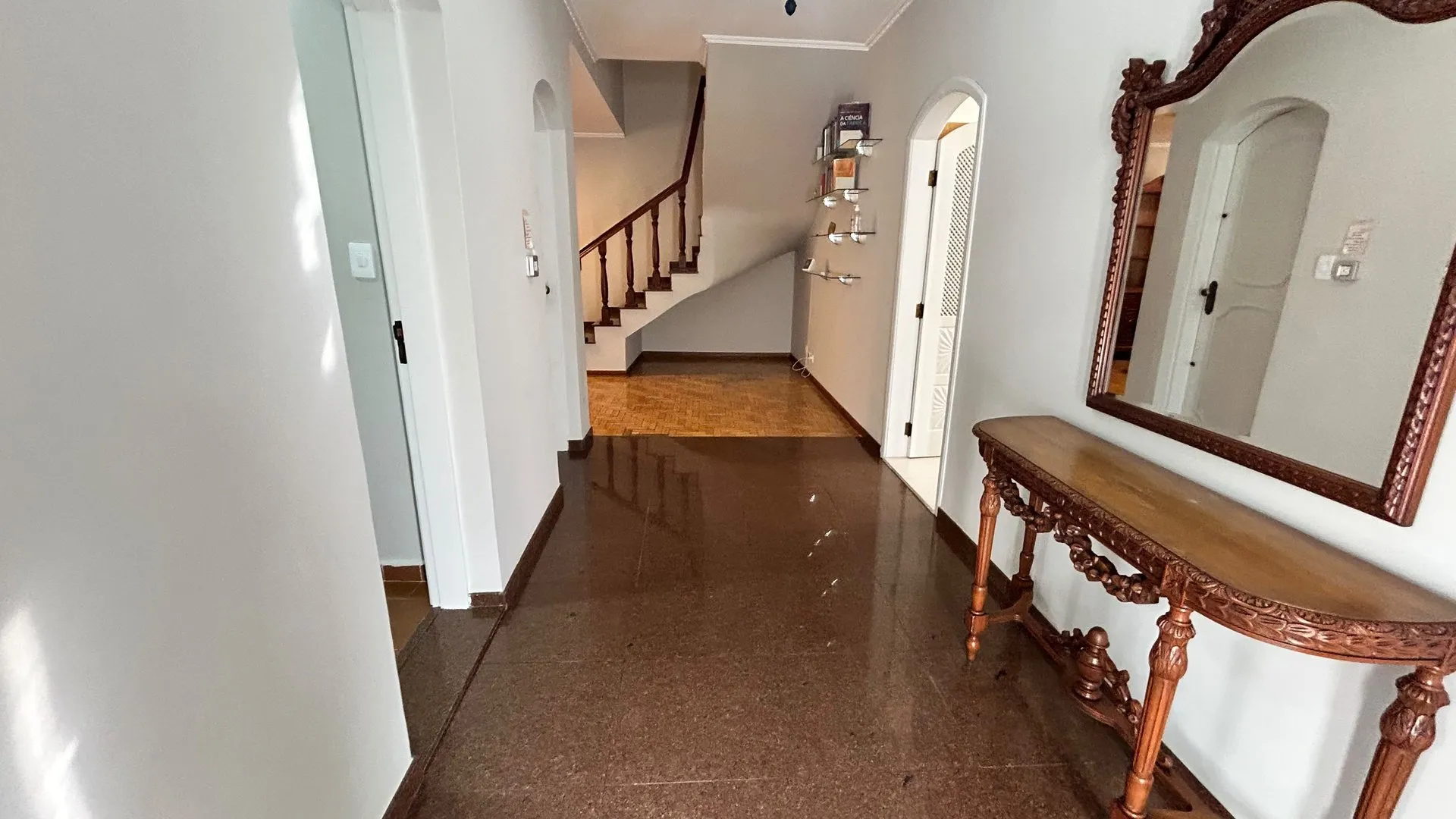 Imagem Sobrado alto Padrão. Exclusividade, sofisticação e muito espaço para viver os melhores momentos da sua vida.