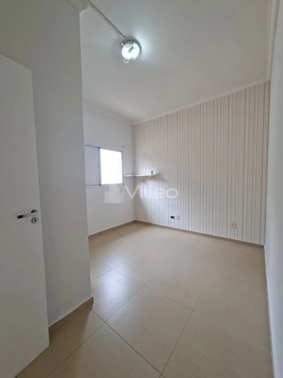 Imagem Venha conhecer e se encantar por essa confortável casa num dos condomínios mais tradicionais de So...
