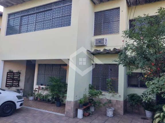 Imagem Casa duplex com 5 quartos, área externa, terreno 250 m². Campo Grande