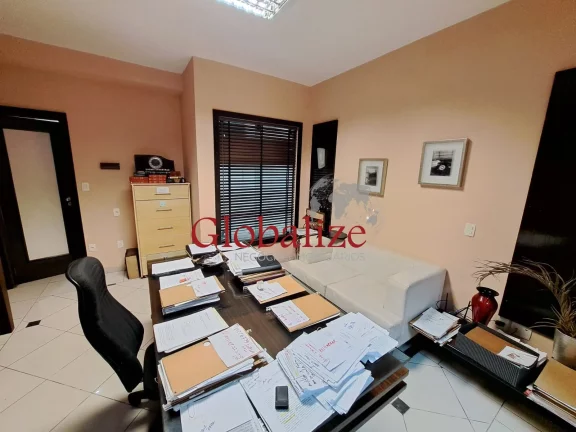 Imagem Casa para locação comercial com várias salas, recepção, cozinha e edicula por R$6.900,00 o pacote no centro de Santos