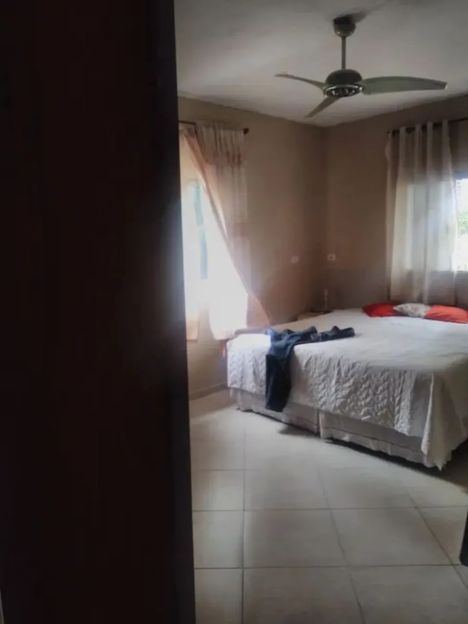 Imagem Casa para locação na Vila Guilherme em Votorantim-SP: 4 quartos, 2 suítes, 2 salas, 3 banheiros, 30 vagas, 300m² de área.