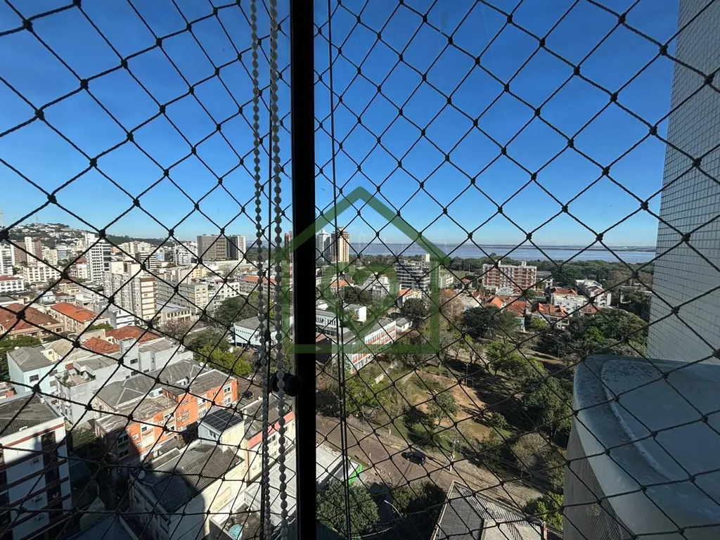 Imagem Viviane Paz Imóveis vende ótimo apartamento mobiliado, com vista panorâmica no Menino Deus, conta...