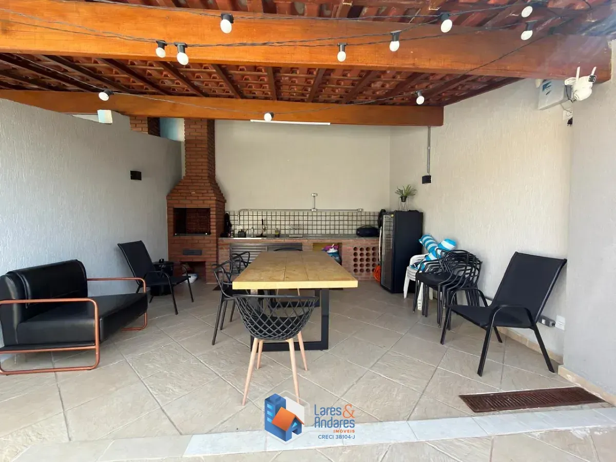 Imagem Sobrado para venda em Parque Vitória com 3 quartos, sendo 1 suíte, 208m²