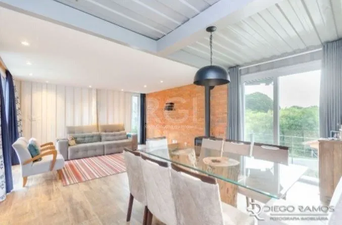Imagem Casa para Venda - 315m², 3 dormitórios, sendo 1 suites, 2 vagas - Teresópolis