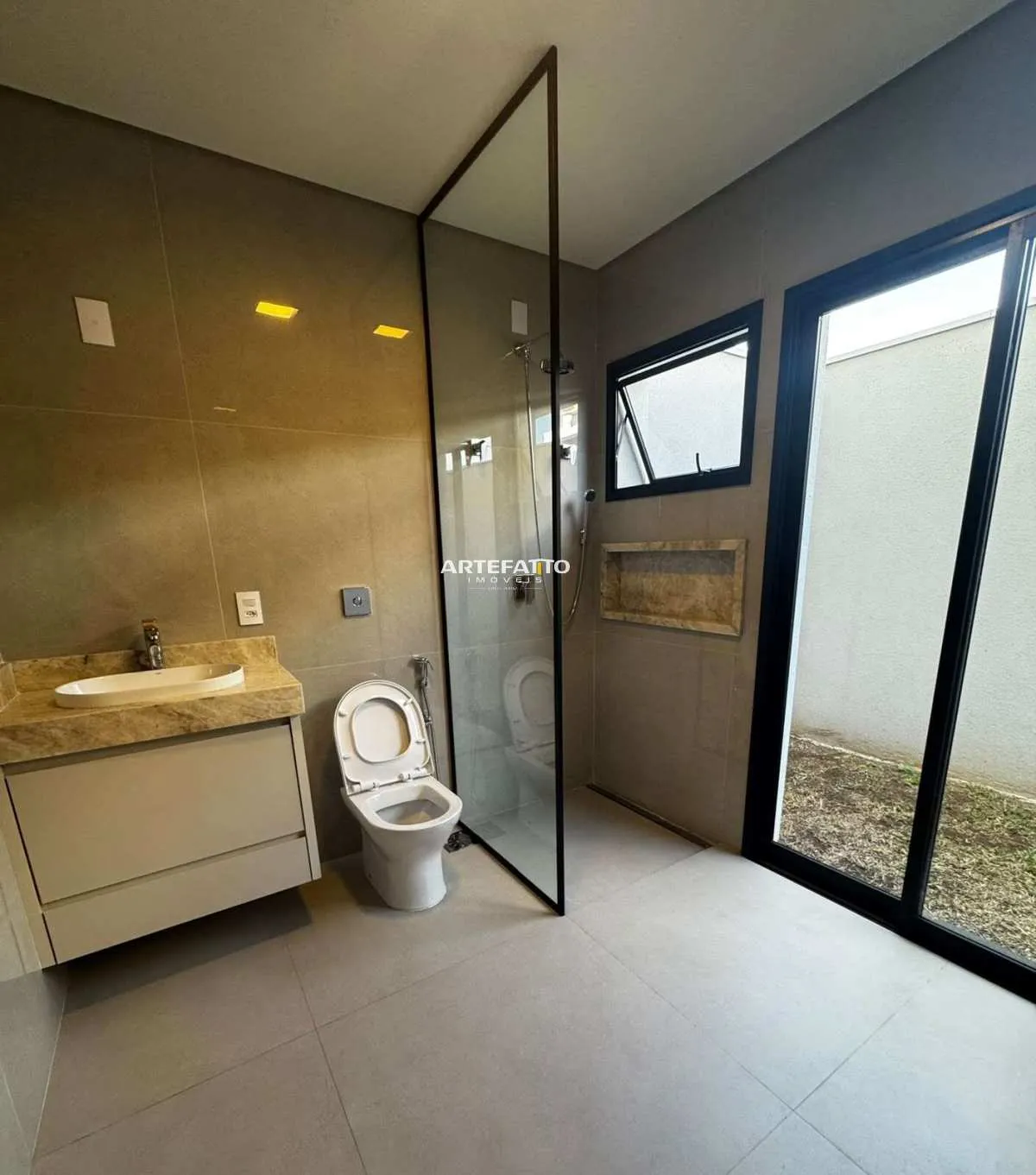 Imagem Casa de condomínio à venda em Rifaina, Condomínio Portal do Lago, com 3 quartos, 222m2