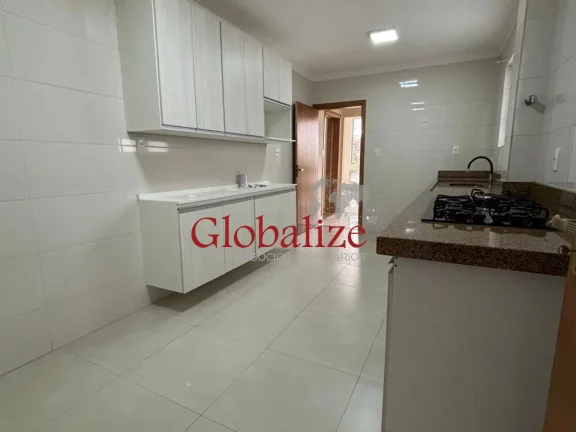 Imagem Apartamento à venda com 300m², 4 qurtos, 1 suíte, dependência, vista mar por R$1.320.000,00 no Gonzaga em Santos