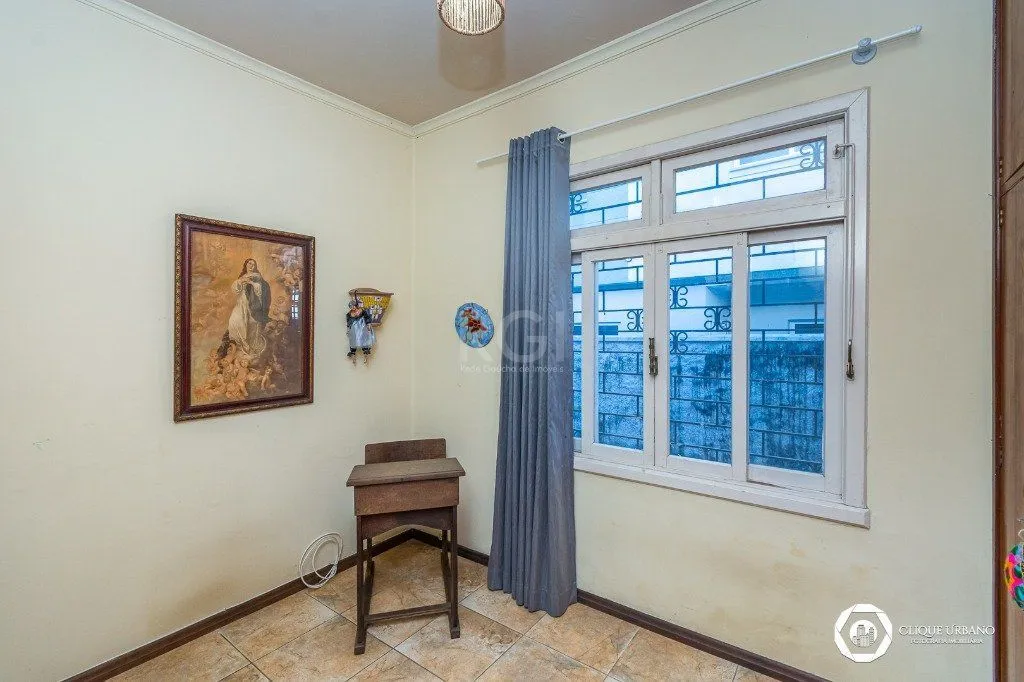 Imagem Casa para Venda de 3 dormitórios, no bairro Petrópolis