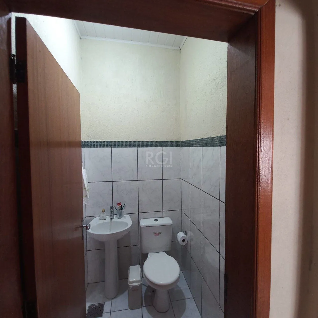 Imagem 2 Casa com 4 quartos, 2 vagas de garagem, no bairro Belém Novo, Porto Alegre/RS