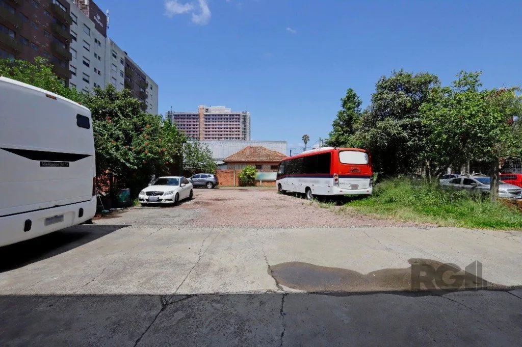 Imagem Vendo com exclusividade, 50m da PUC, terreno com 960 m2, 30,00m x 32,00m