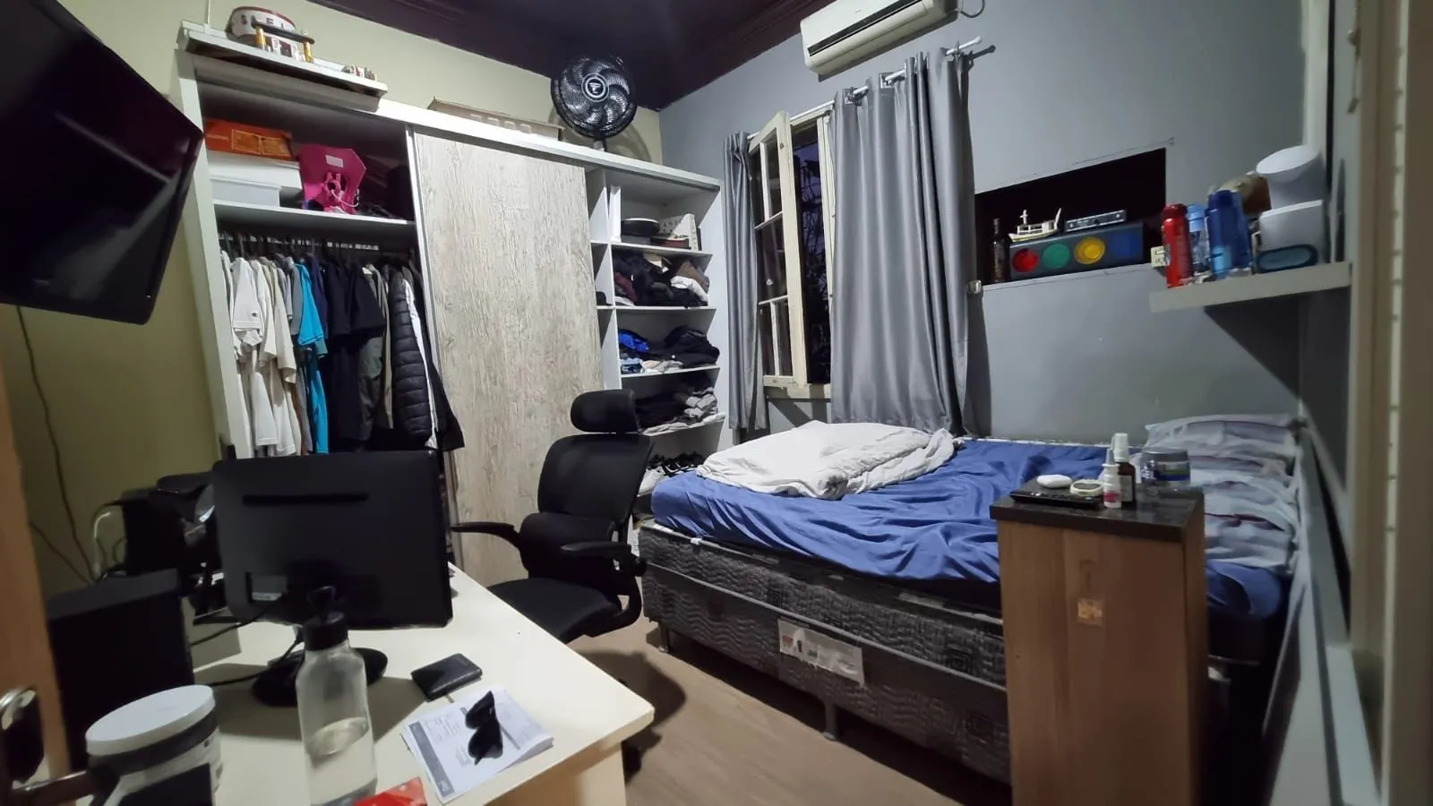 Imagem Casa Sobrado Residencial de 3 dormitórios para venda, 1 vaga de garagem fechada no bairro Cidade Baixa em Porto Alegre/RS.