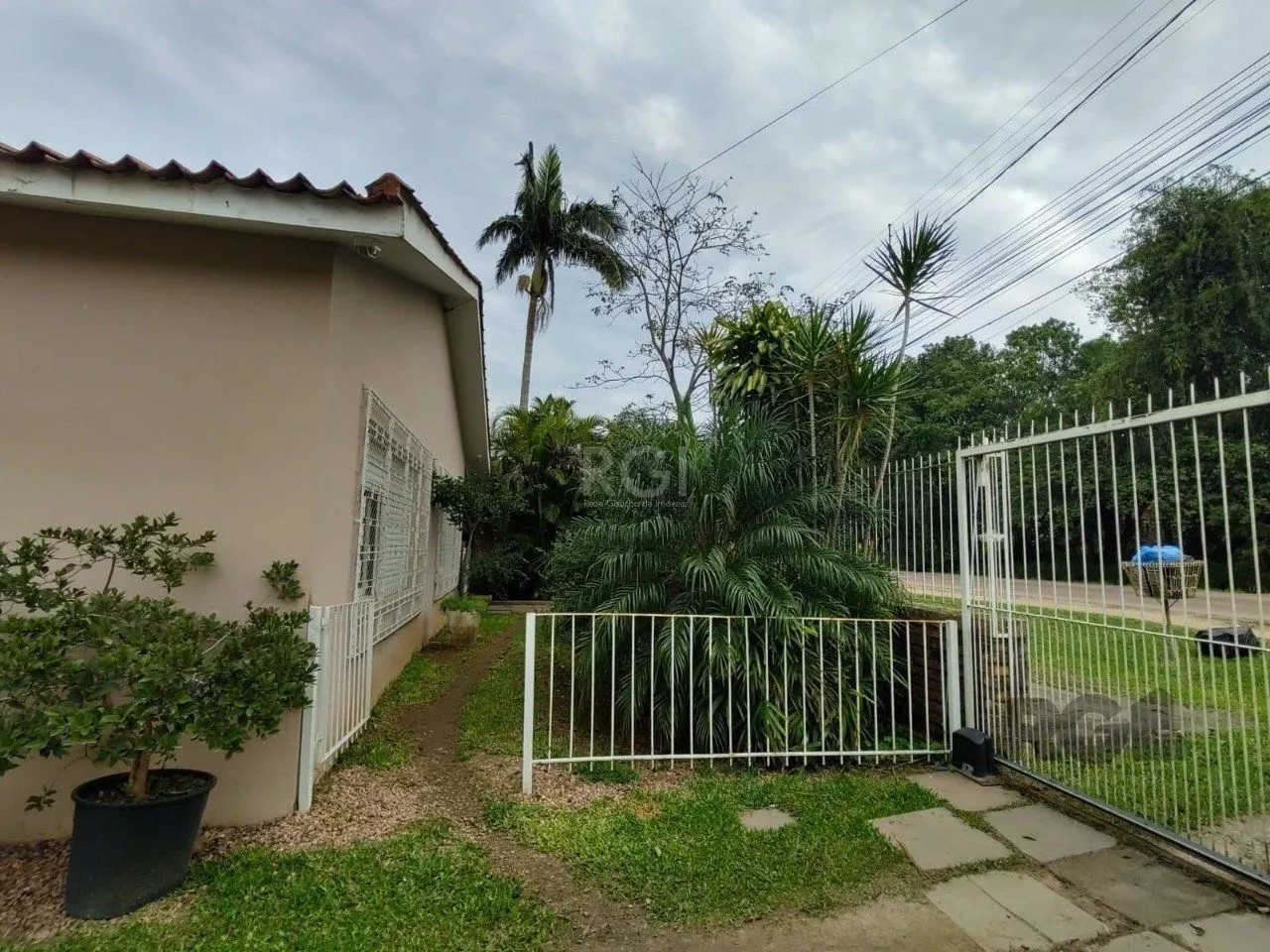 Imagem Casa em Belém Novo grande com 3 quartos, escritório