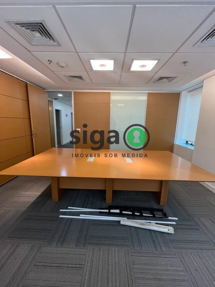 Imagem Sala Comercial e 4 banheiros para Locação, 290 m² por R$ 41.000,00