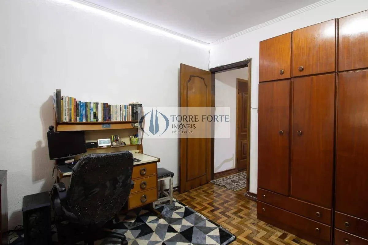 Imagem Casa com lindo espaçoso quintal, 3 vagas de garagem, 2 dormitórios