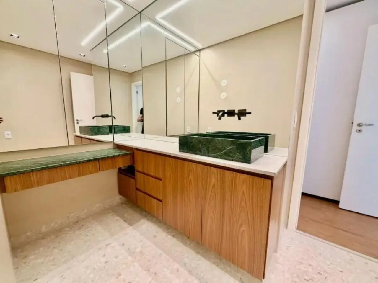 Imagem Apto com 184m² com 3 suítes e 3 vagas para Venda ou Locação na Vila Romana sem mobília