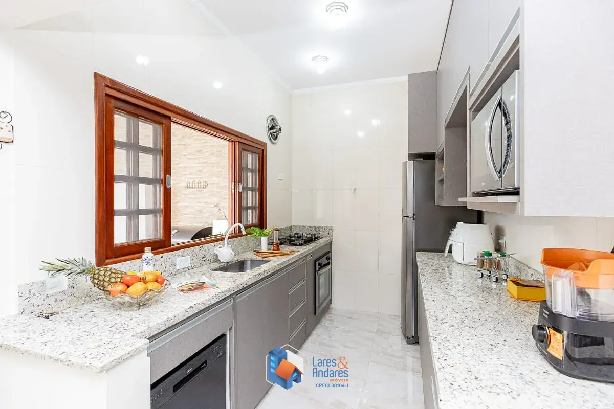 Imagem Sobrado para venda em Jardim Caravelas com 5 quartos, sendo 1 suíte, 200m²