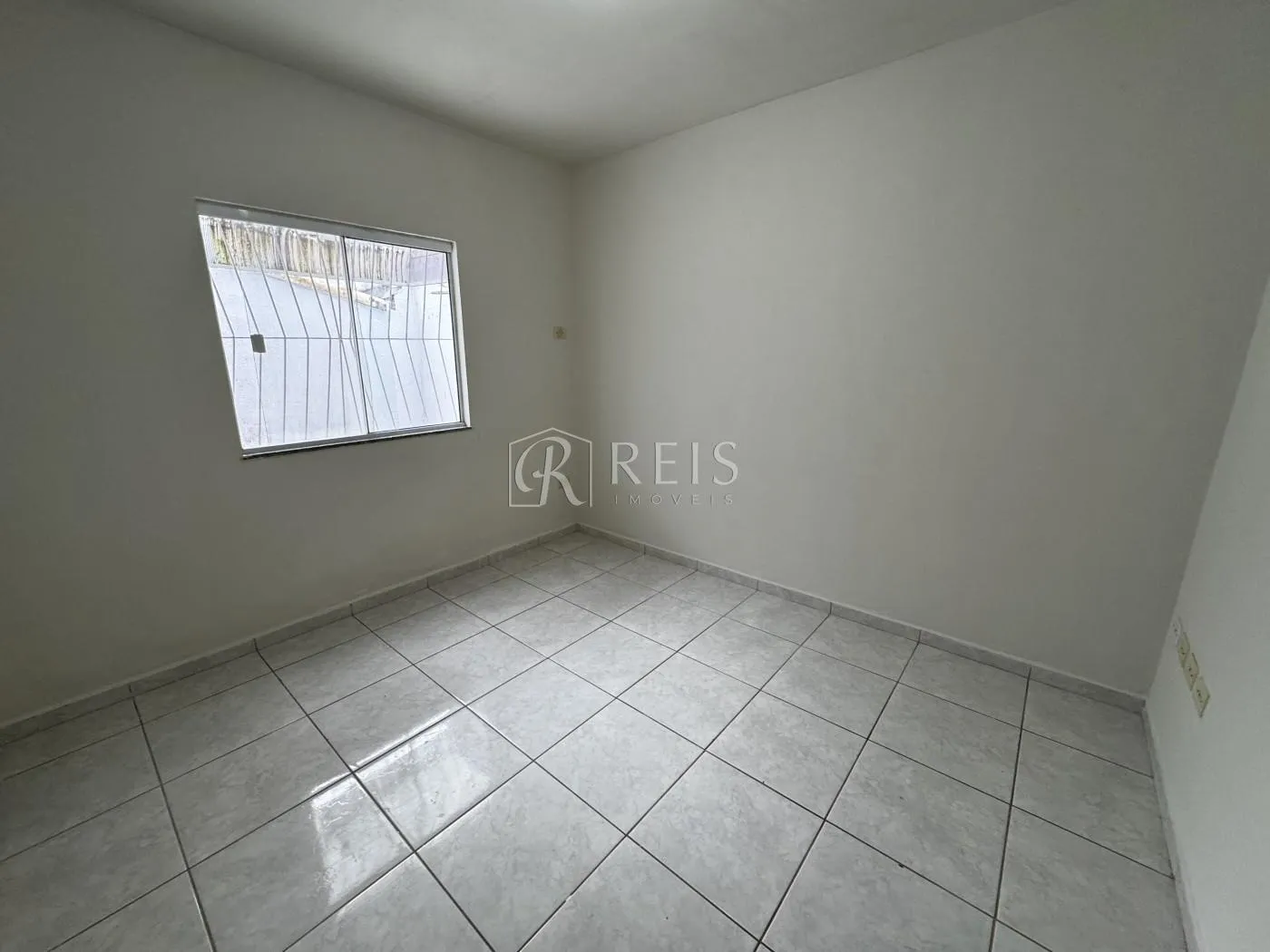 Imagem Casa para Venda em Rio das Ostras, Extensão do Bosque, 2 dormitórios, 1 banheiro, 1 vaga