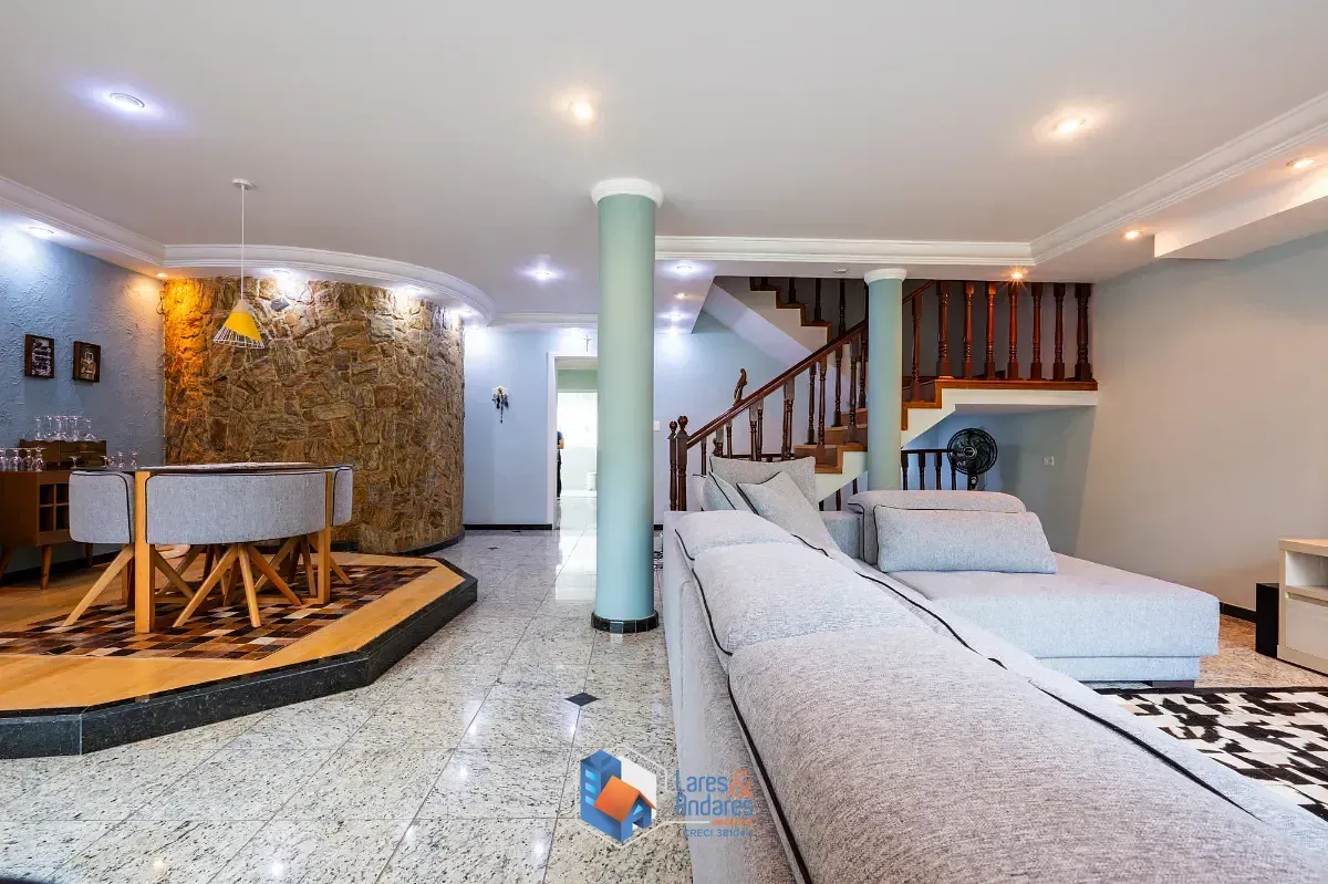 Imagem Sobrado para venda em Vila Esperança com 4 quartos, sendo 1 suíte, 328m²