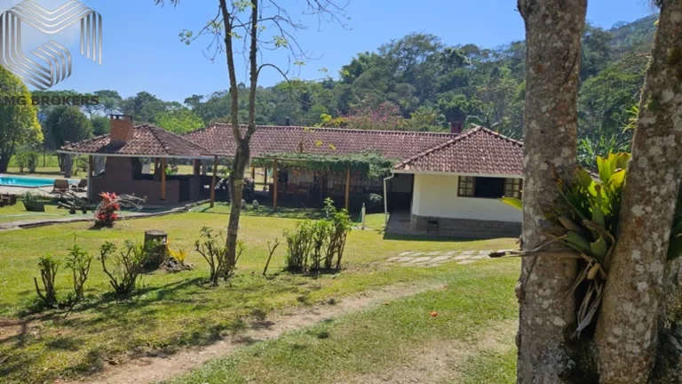 Imagem Sitio de Luxo à Venda em Nova Friburgo-RJ, Amparo: 8 Quartos, 8 Suítes, 12 Salas, 9 Banheiros, 10 Vagas de Garagem, 275.000 m² de Área.
