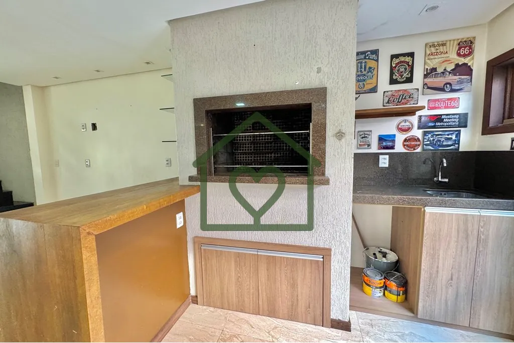 Imagem Casa com 237m2 em Porto Alegre, no bairro Sarandi, ideal para quem busca conforto, praticidade e exc...