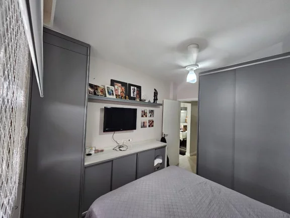 Imagem Apartamento Reformado de 2 Quartos na Quadra da Praia, ao lado Shopping Praiamar