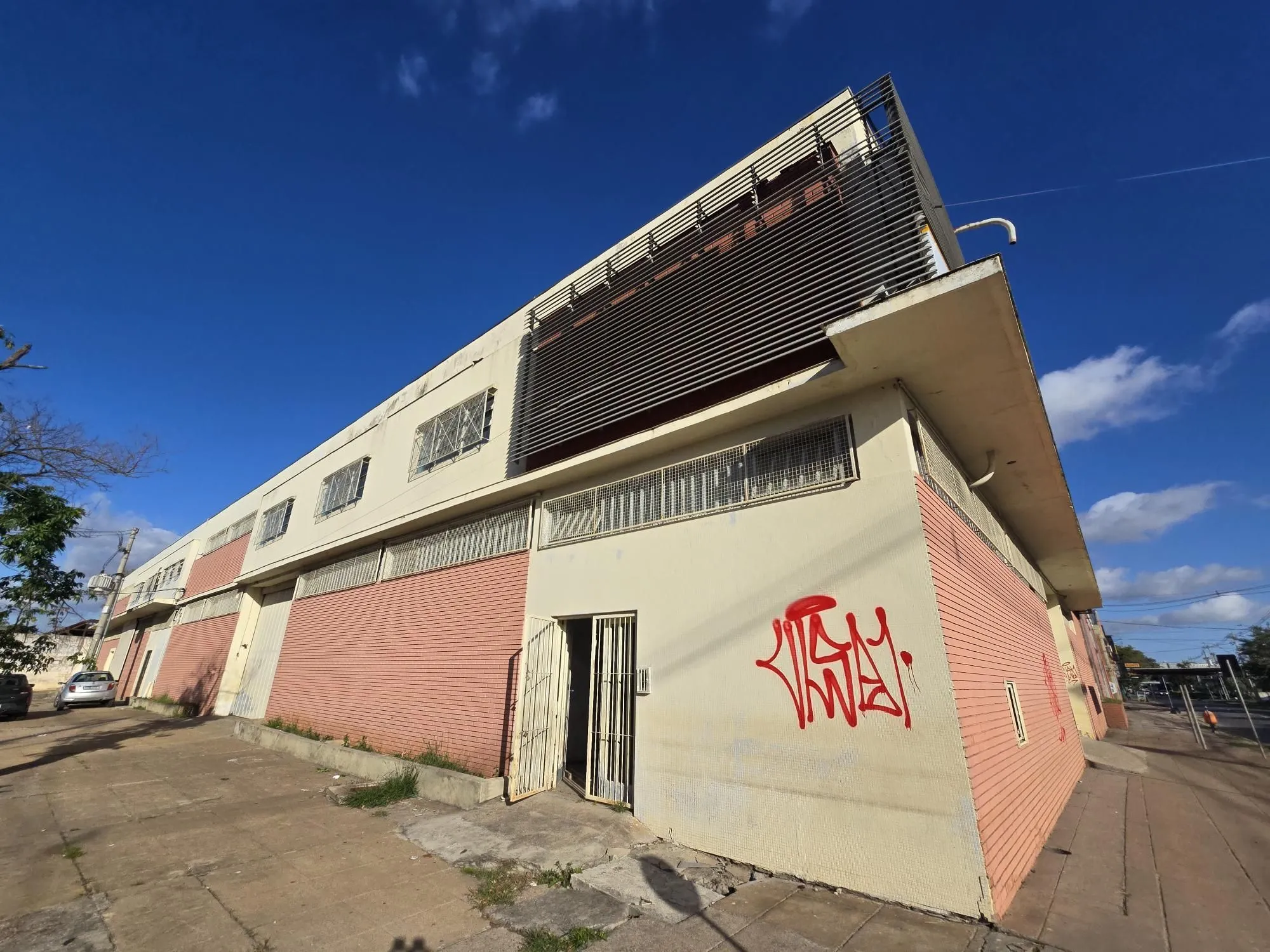 Imagem Galpão Logístico 2.000 m² com Doca e Pé-Direito Alto - Localização Estratégica
