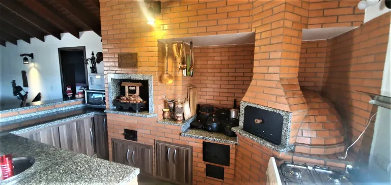 Imagem Casa com 3 Quartos à Venda, 223 m² em Novo Mundo - Curitiba