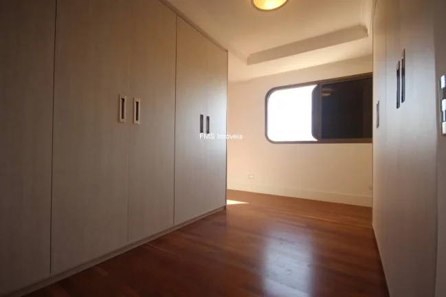 Imagem Cobertura À Venda no bairro Santa Cecília com 4 suítes, 2 salas, 3 banheiros, 4 vagas, 450m².