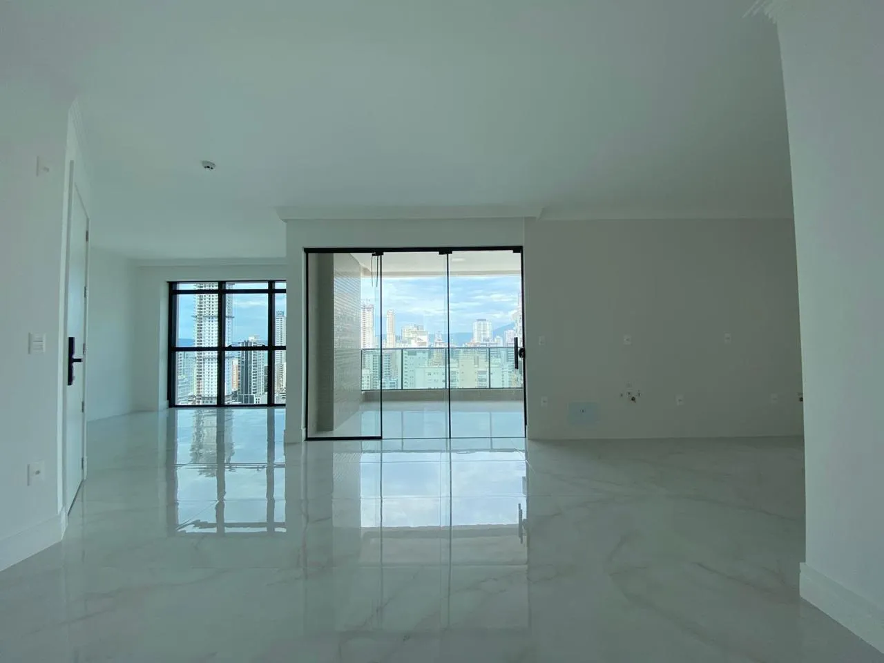 Imagem Apartamento com vista para o mar à venda com 135m2 por R$ 2.550.000,00
