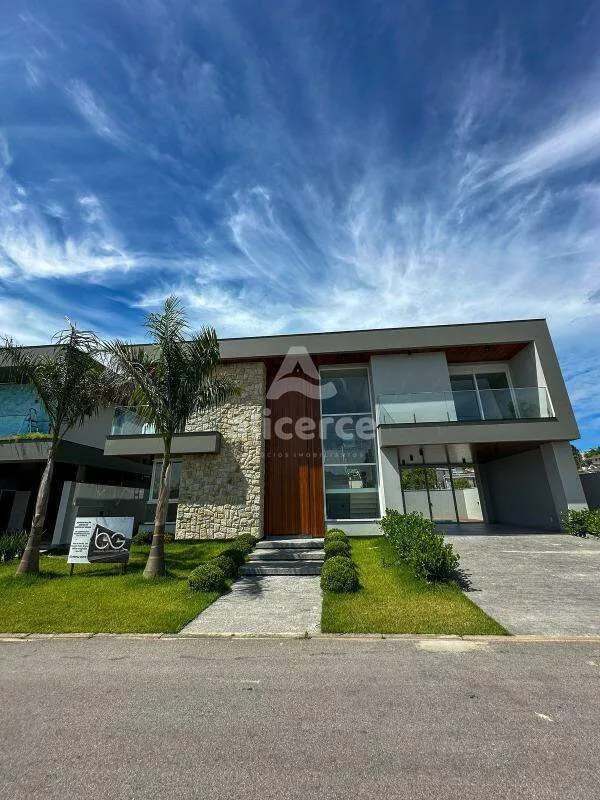Imagem Casa Alto Padrão em Condomínio I 3 Dormitórios I 1 Suíte Master I Piscina - em Pedra Branca, Palhoça/SC