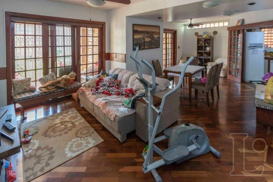 Imagem Casa para Venda - 349m², 4 dormitórios, sendo 1 suites, 3 vagas - Tristeza