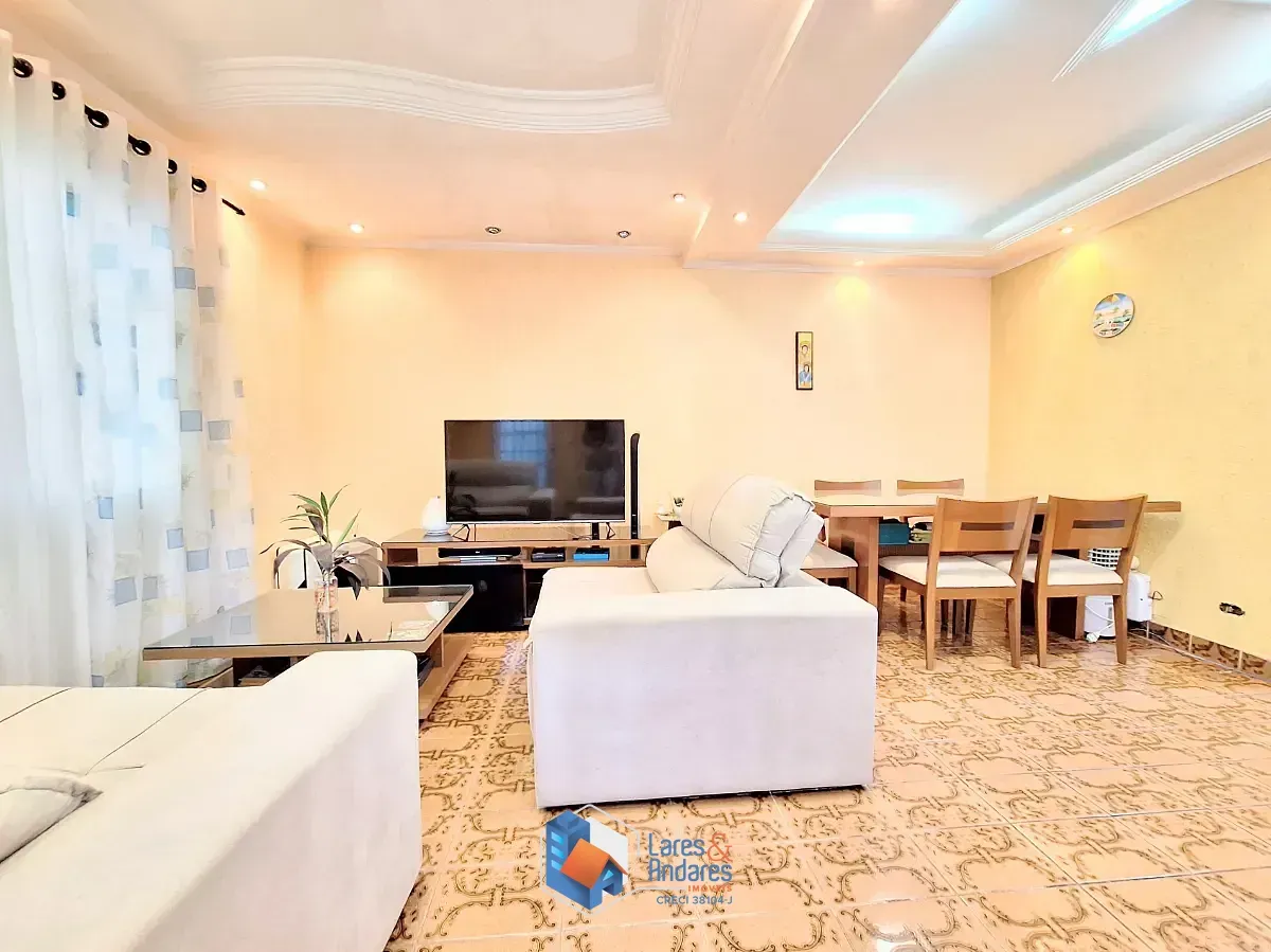 Imagem Sobrado para venda em Jardim Cecy com 2 quartos, 210m²