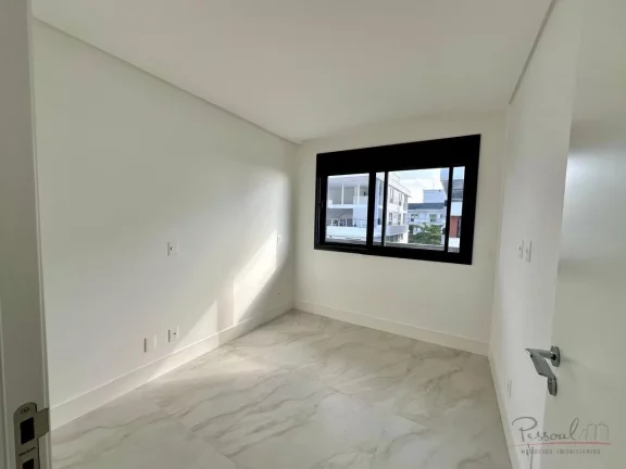 Imagem Apartamento a 100 metros da praia a venda em Jurerê, Florianópolis/SC São 3 quartos, sendo 1 suí...