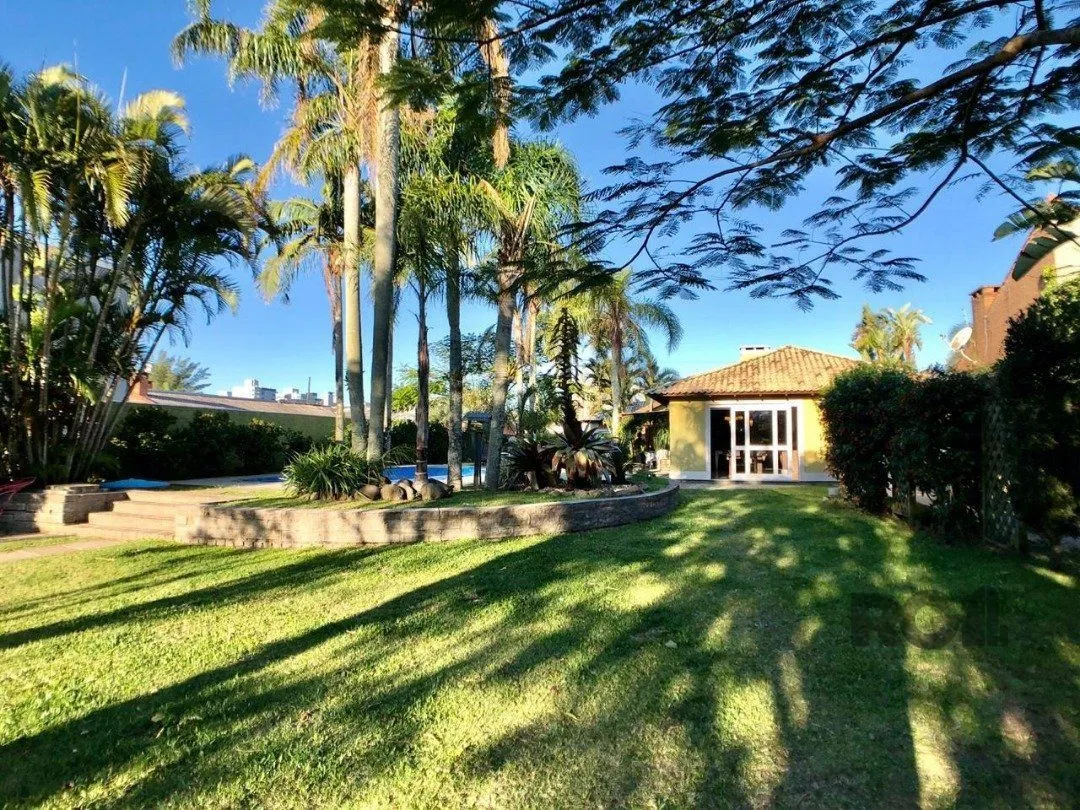 Imagem EM ATLÂNTIDA, CASA COM 1140m², 320 m² DE ÁREA PRIVADA, 3 DORMS (1 SUÍTE)