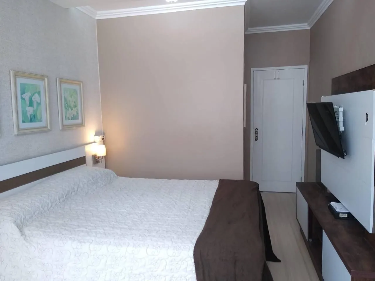 Imagem Vende-se apartamento com 3 quartos(1 suíte), 114m² e 1 vaga - Moinhos de Vento