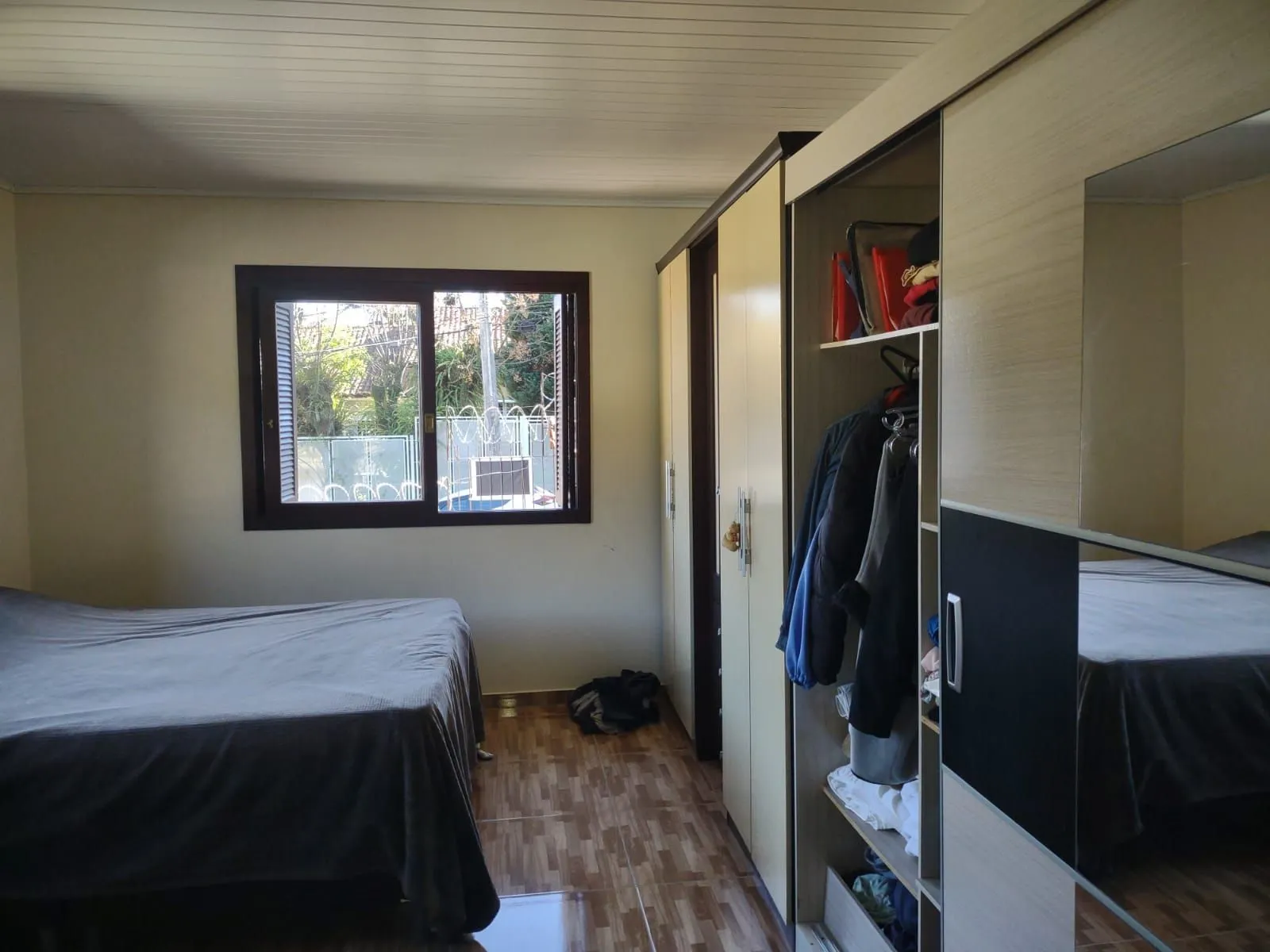 Imagem Casa com 4 quartos, suíte, piscina, lareira, churrasqueira em um terreno de 616m².