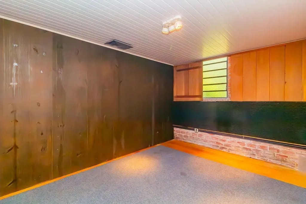 Imagem Casa de 3 dormitórios, no Bairro Ponta Grossa - Porto Alegre