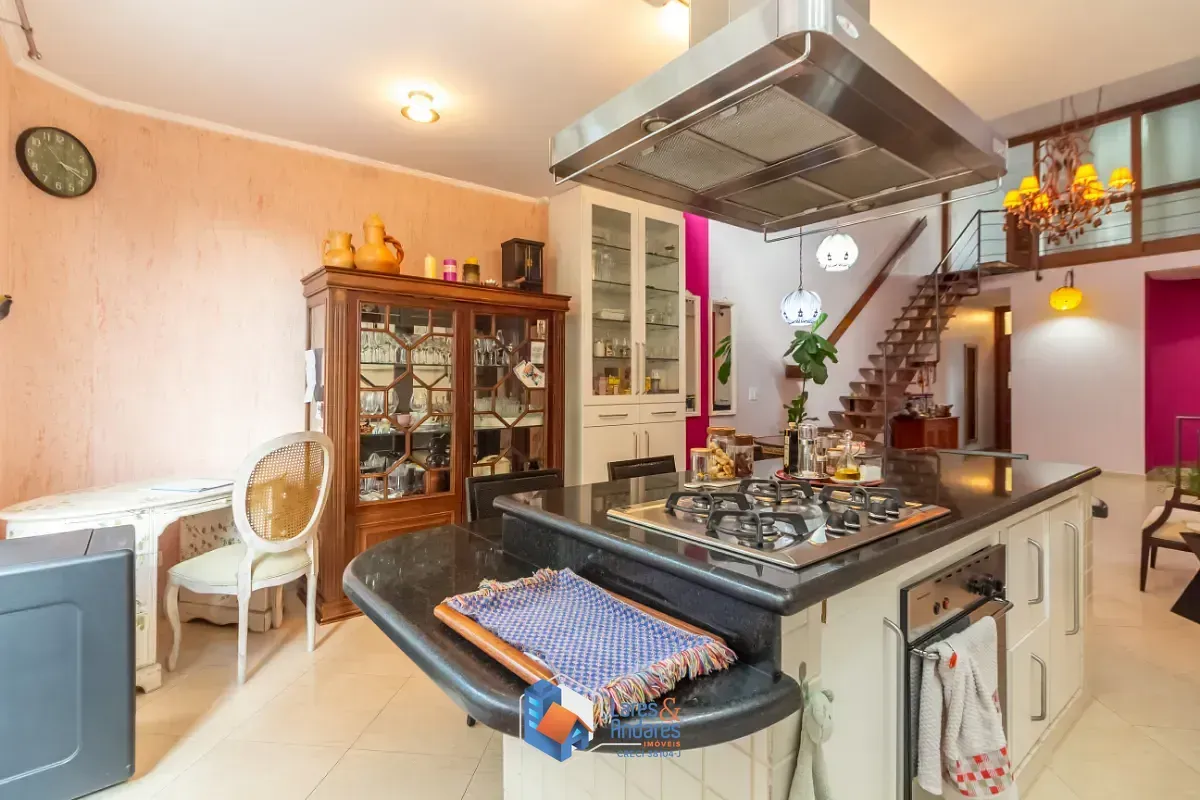 Imagem Sobrado para venda em Mirandópolis com 3 quartos, sendo 2 suítes, 234m²
