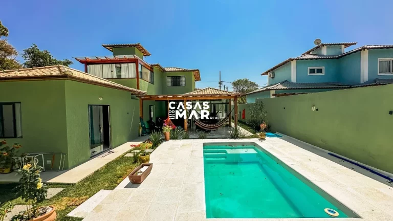 Imagem Casa moderna em condomínio à venda em Búzios-RJ, 3 suítes, 4 banheiros, 2 vagas, 250m² na Baía Formosa. Aproveite!
