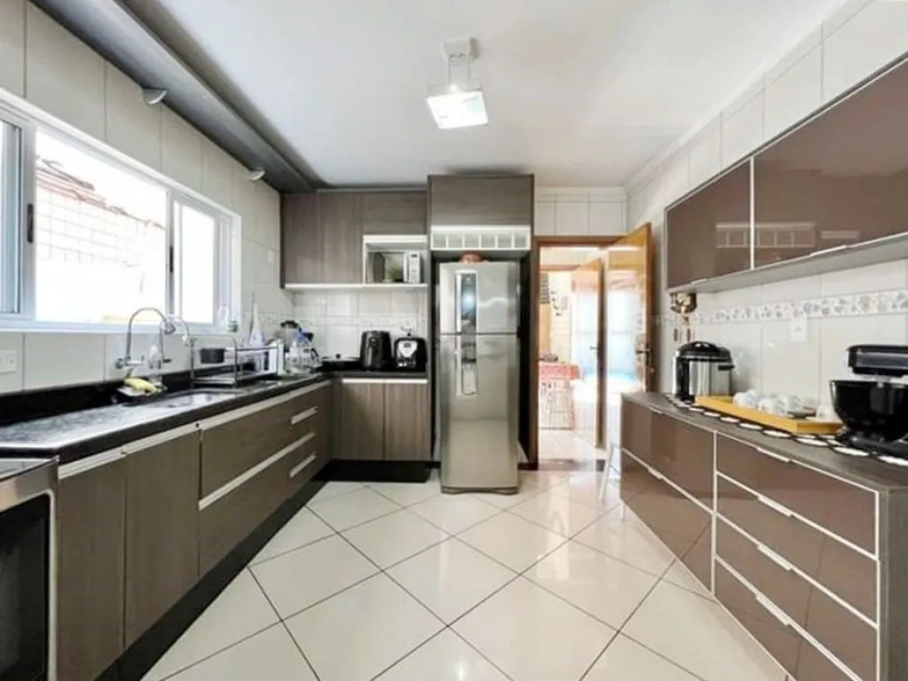 Imagem CASA COM 160,00 m² - AVIAÇÃO - PRAIA GRANDE SP
