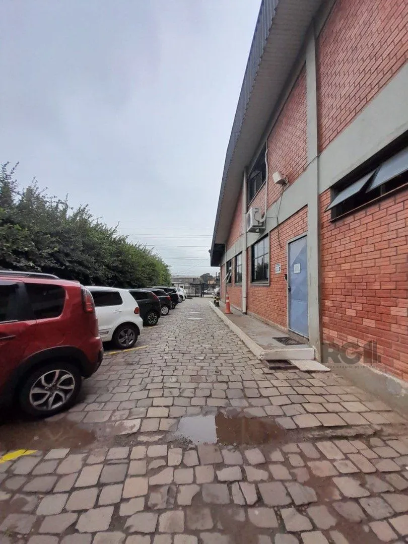 Imagem Prédio comercial com área total de 5.000 m² na rua Frederico Mentz, bairro Navegantes.