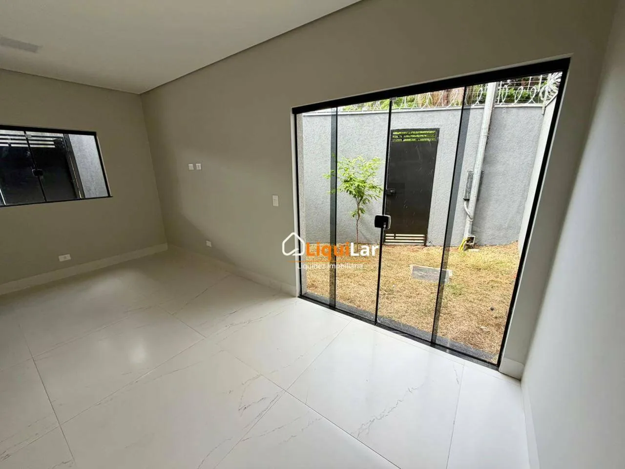 Imagem Casa à Venda no Bairro Tiradentes com 3 Quartos, Suíte e Área Gourmet Próxima à Lagoa Itatiaia